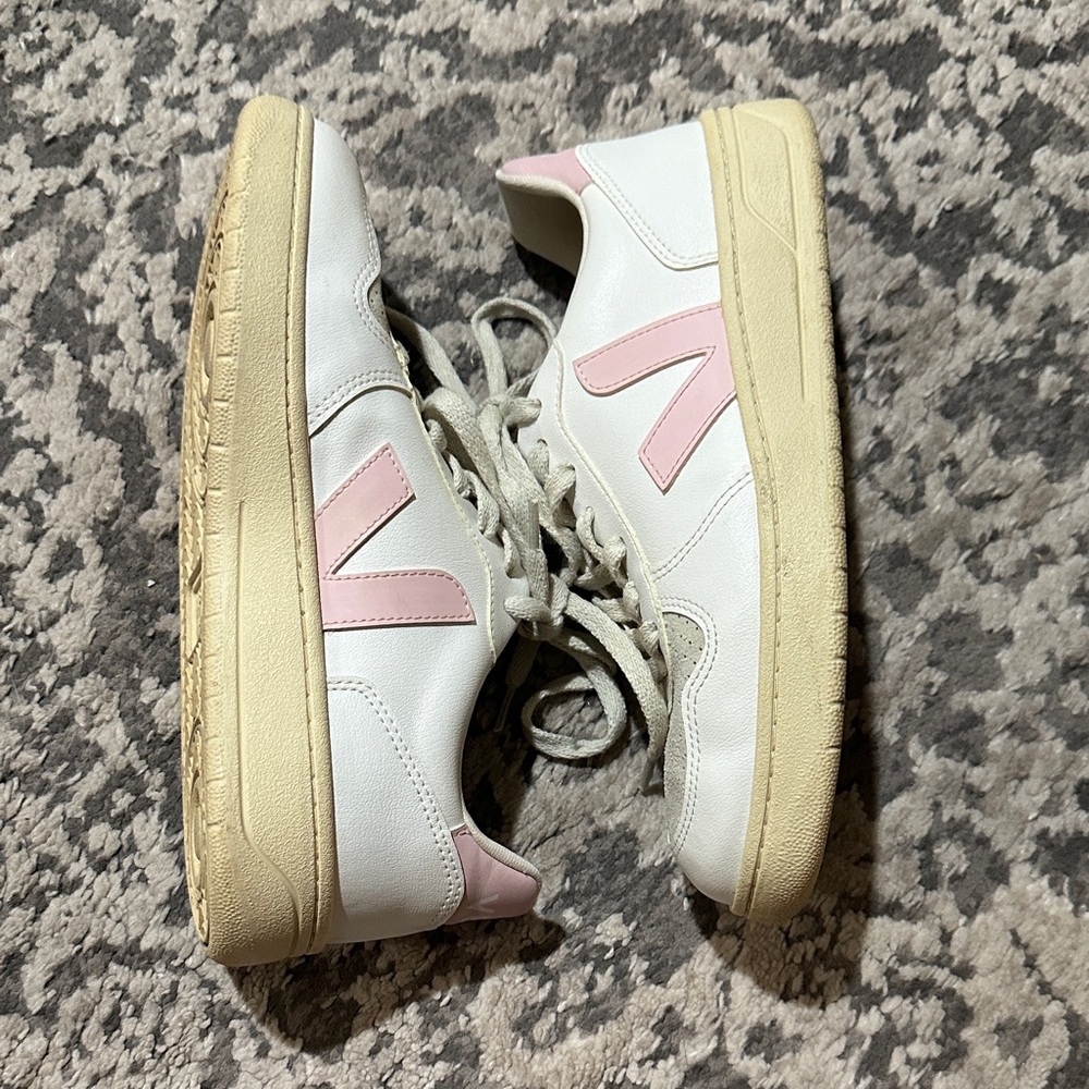 🌸Women’s VEJA Sneakers🌸
